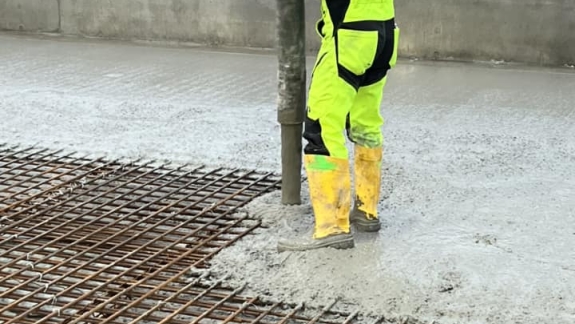 Professionel terrændæk med armering udført i Rødding